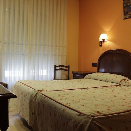 Hostal Ana Belen Madrid Exterior foto