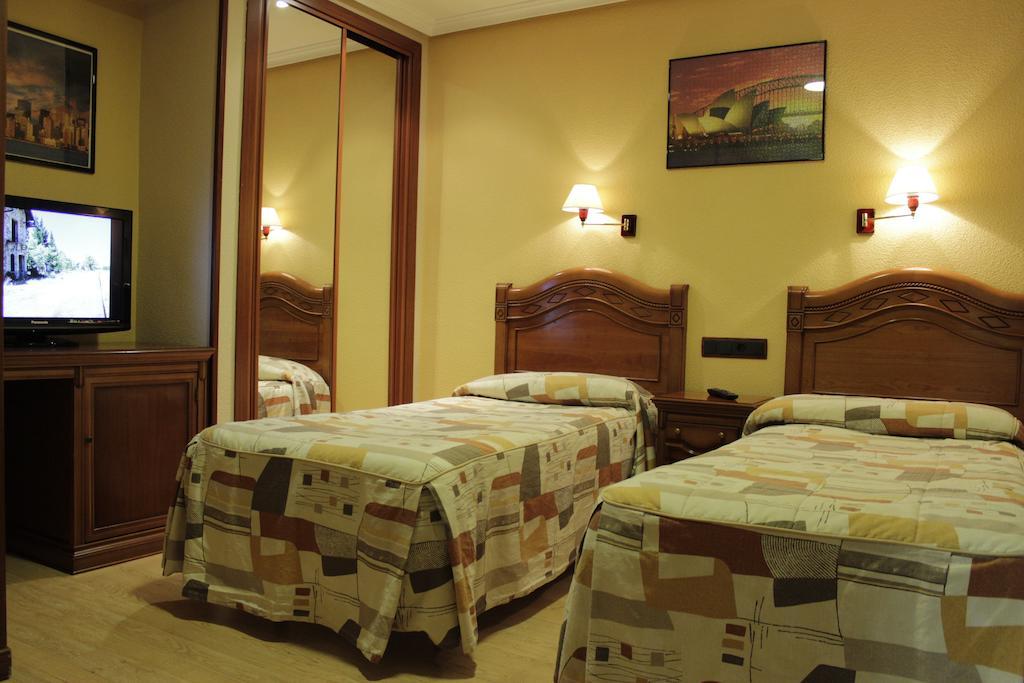 Hostal Ana Belen Madrid Exterior foto