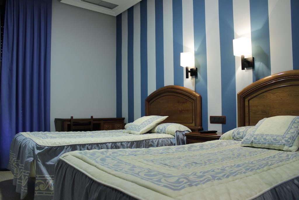 Hostal Ana Belen Madrid Exterior foto