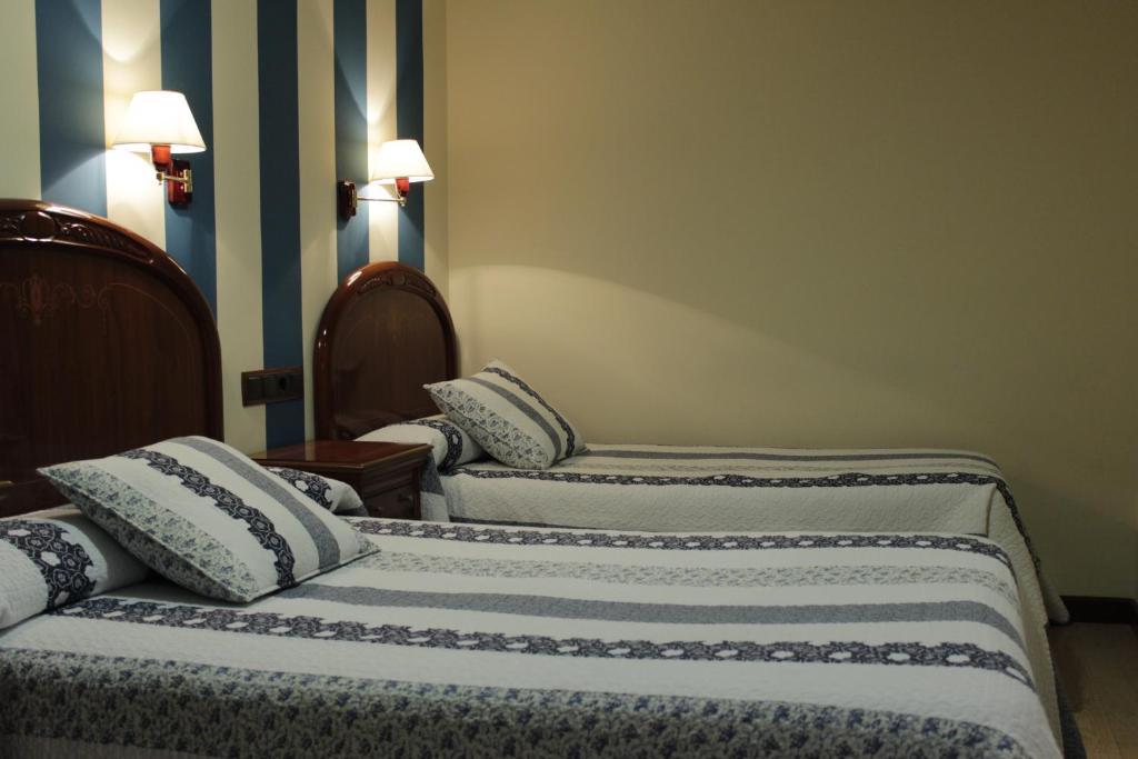 Hostal Ana Belen Madrid Exterior foto