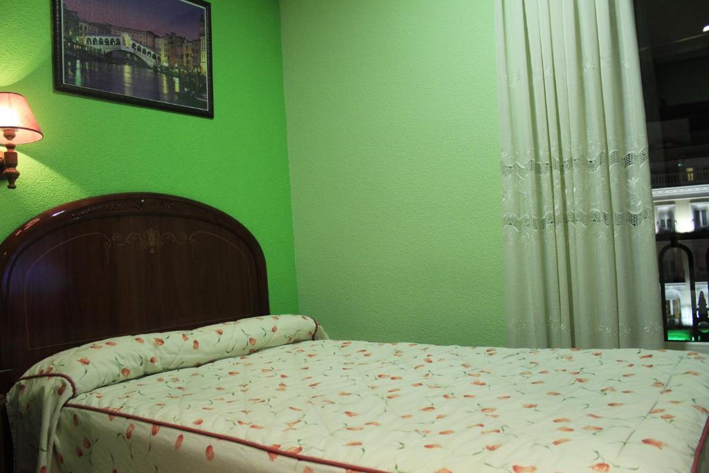 Hostal Ana Belen Madrid Exterior foto